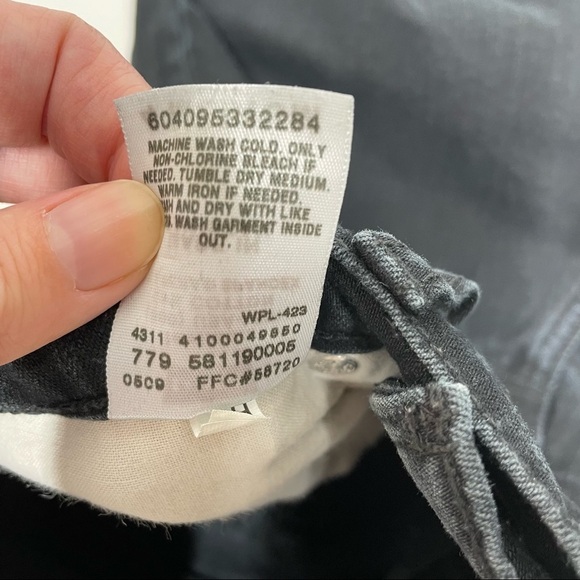 Levi’s Perfectly Slimming Straight 512 Bootcut Black Jeans Size 4 - Picture 8 of 8